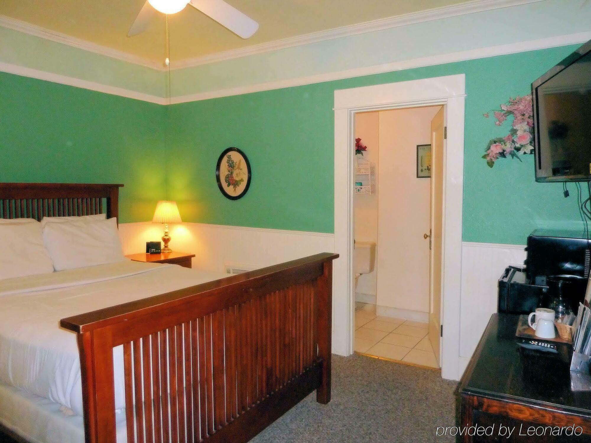 Americas Best Value Inn Royal Carriage Jamestown Room photo